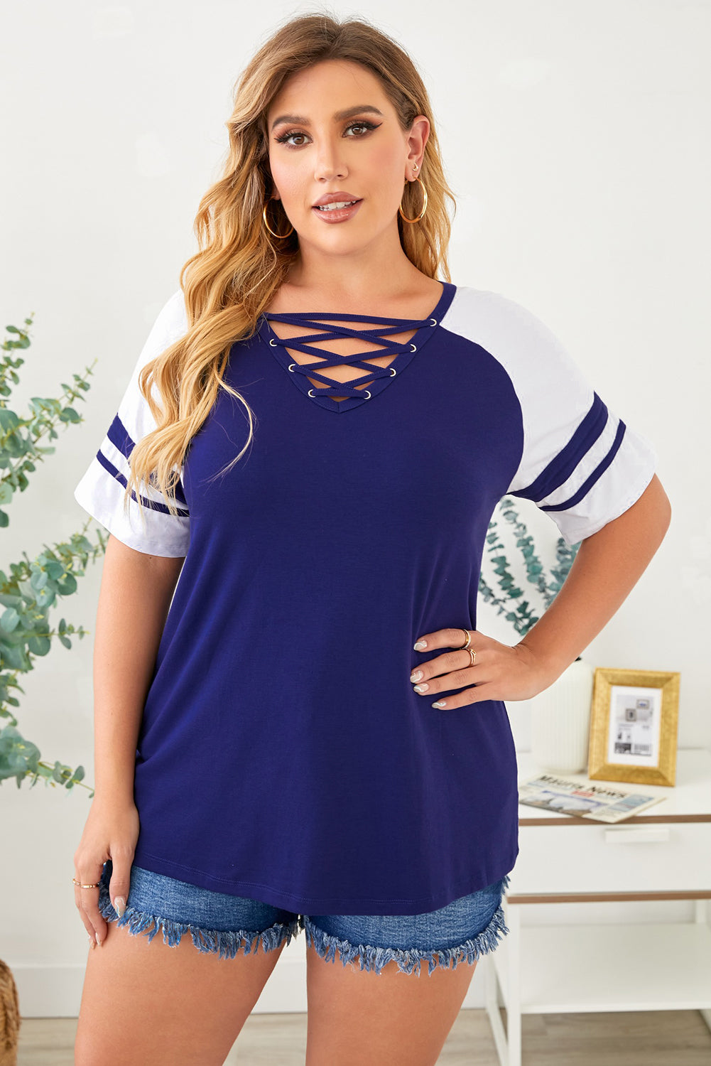 Plus Size Contrast Crisscross Tee Shirt - PRAYANS