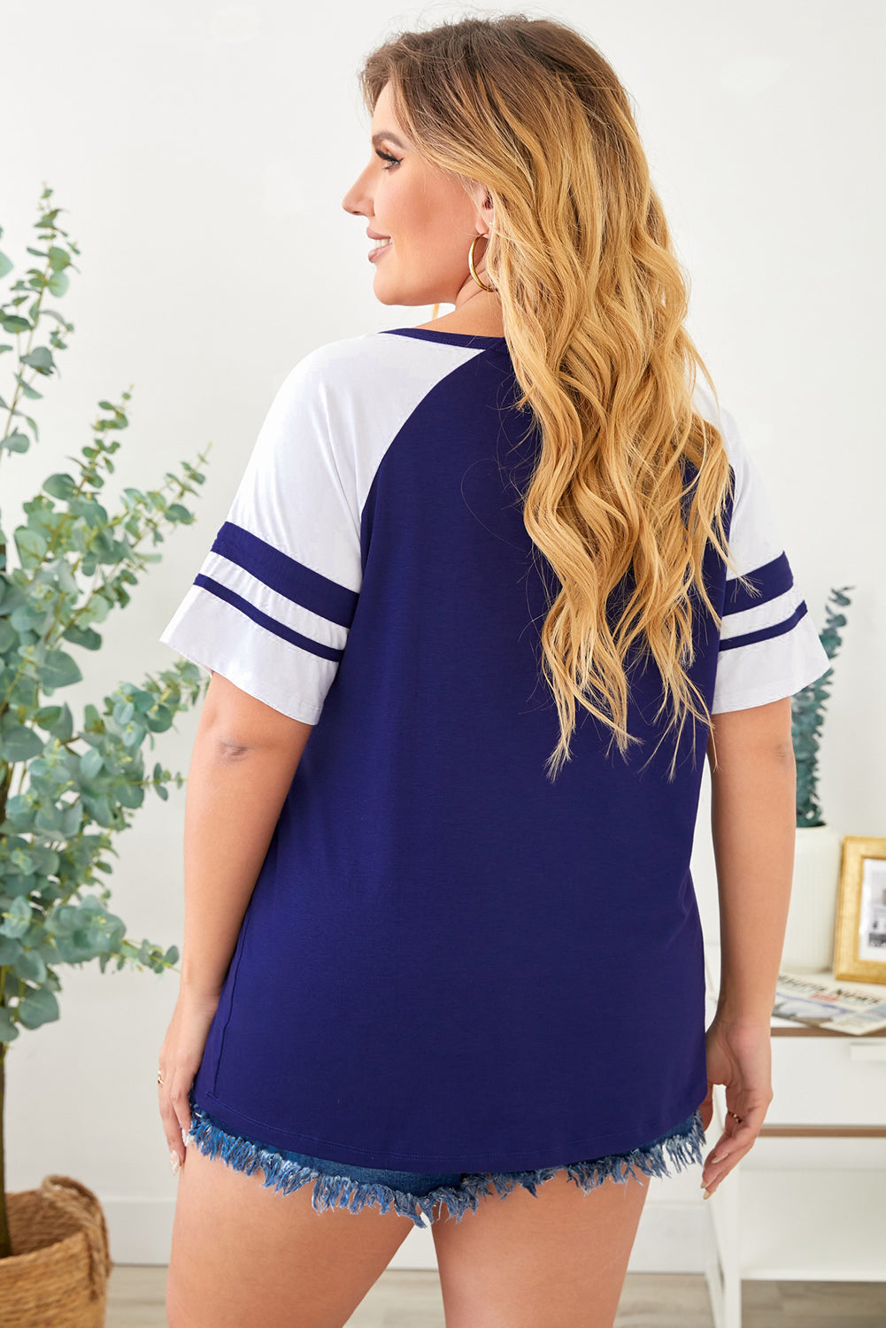 Plus Size Contrast Crisscross Tee Shirt - PRAYANS